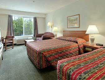 Super 8 By Wyndham Gresham/portland Area Or Hotel